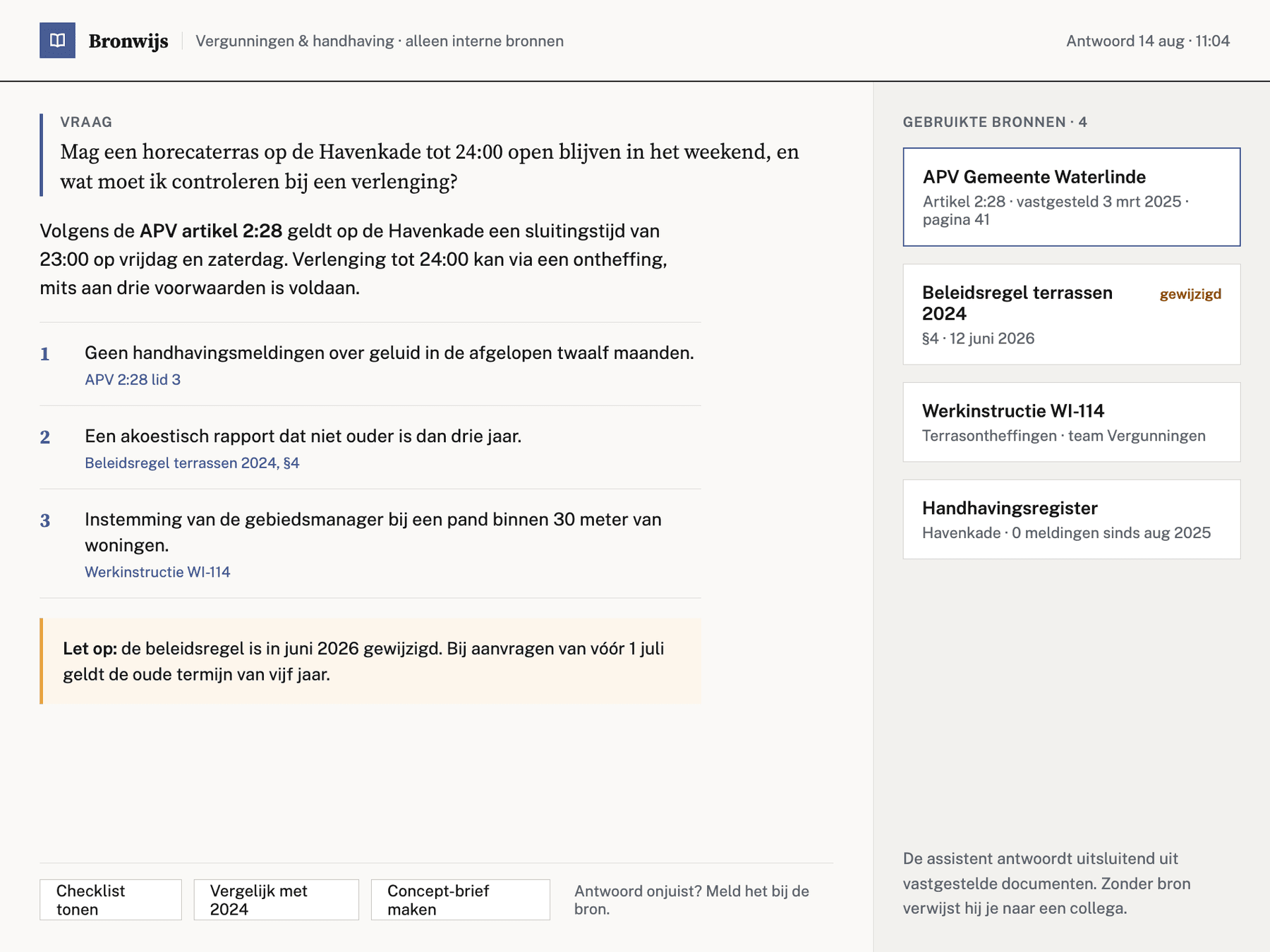 Kennisassistent die een vraag over regelgeving beantwoordt met verwijzingen naar de vastgestelde bronnen